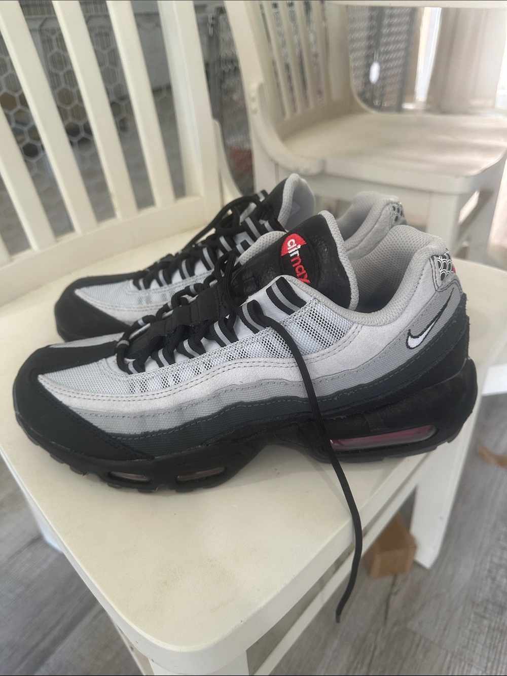 Nike Men’s Air Max 95 Koi